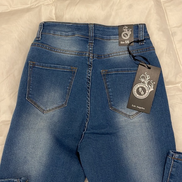 High-Waisted Jeans - Picture 3 of 3